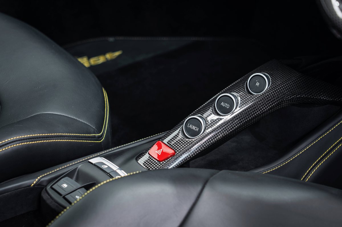Carbon-fibre central bridge